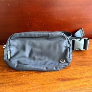 Lululemon Everywhere Belt Bag - Black